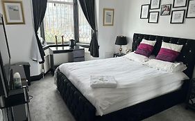 Bungalow Homestay Double Bedroom In London