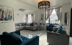 Bungalow Homestay Double Bedroom In London